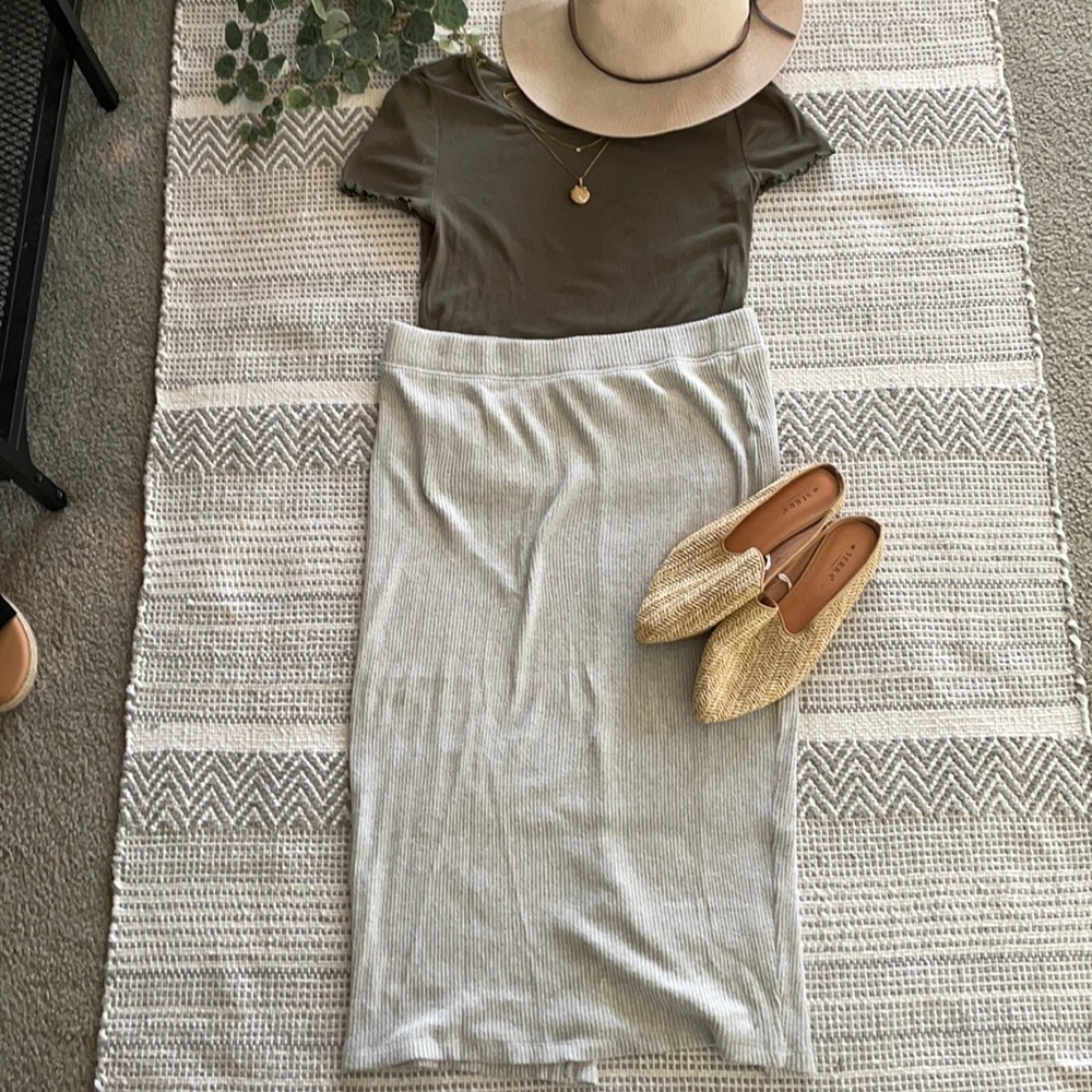 Lettuce edge ribbed form fitting top